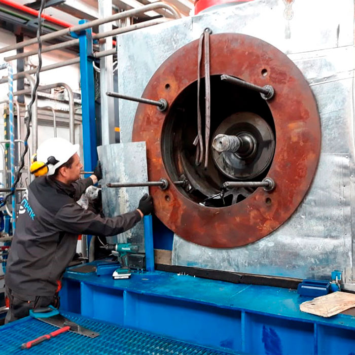 В сентябре 2019г. специалистами ООО «ПНПК» проводилось сервисное обслуживание агрегата турбокомпрессорного 6ГЦ2-260/2-38 (6,3 Мвт), установленного на объекте нефтяной компании республики Коми.